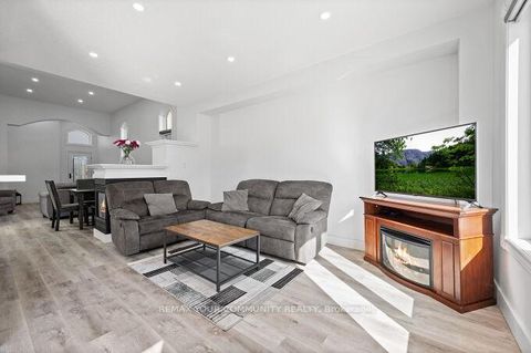 Photo 15 at 144 Broomlands Drive, Maple, Vaughan