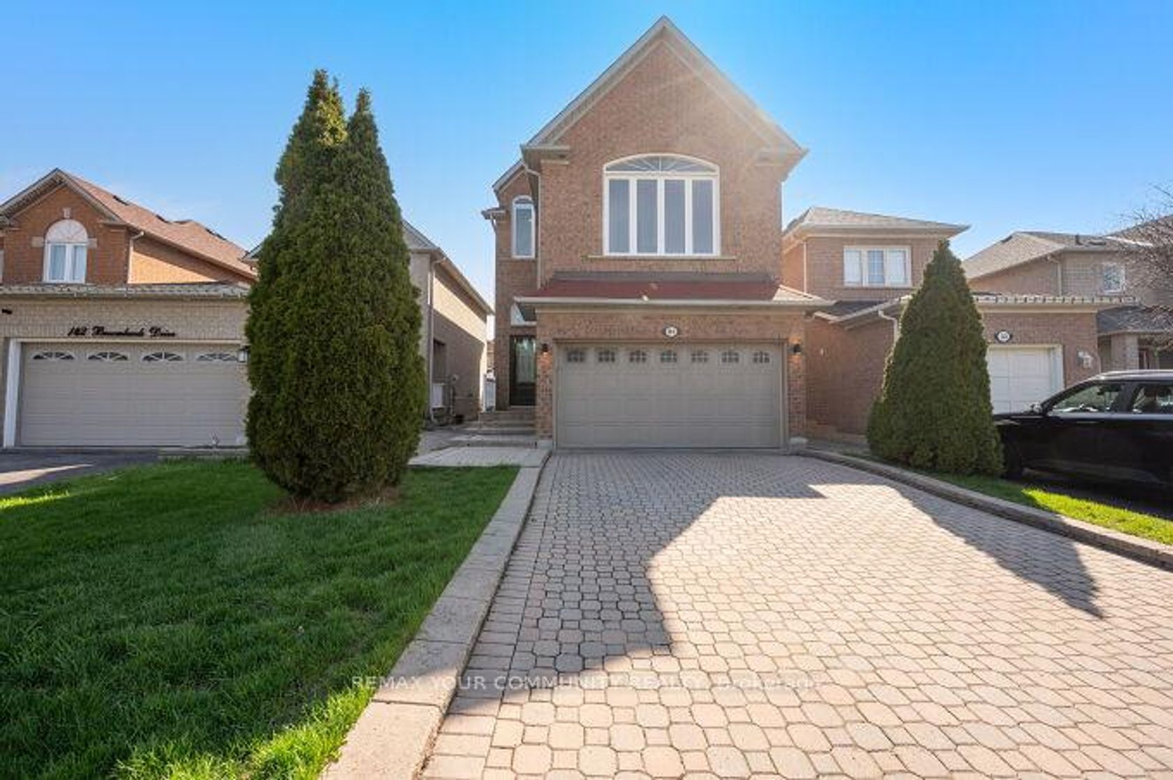 144 Broomlands Drive, Maple, Vaughan photo number 2