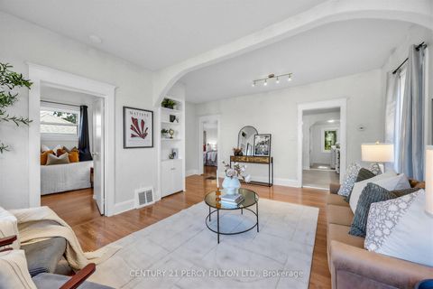 Photo 3 at 22 Westmount Street, Vanier, Oshawa