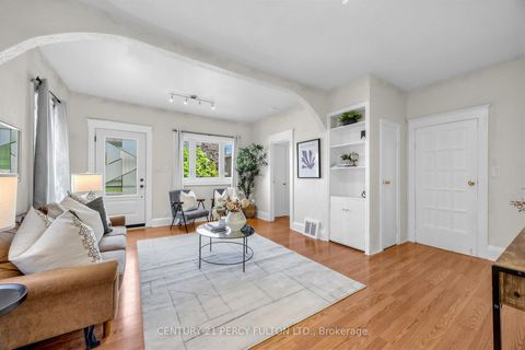 Photo 6 at 22 Westmount Street, Vanier, Oshawa