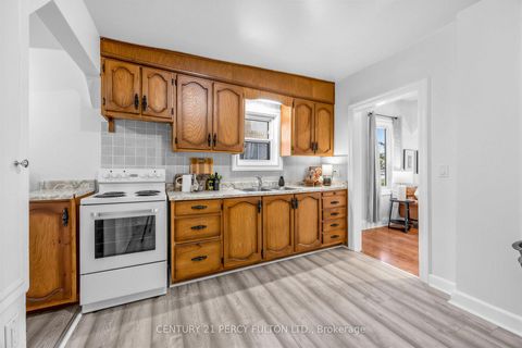Photo 7 at 22 Westmount Street, Vanier, Oshawa
