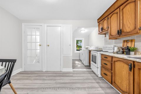 Photo 11 at 22 Westmount Street, Vanier, Oshawa