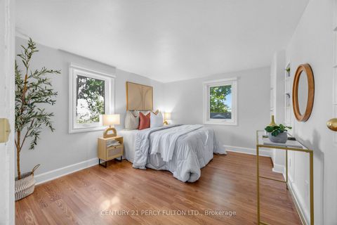 Photo 13 at 22 Westmount Street, Vanier, Oshawa
