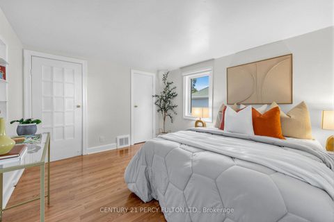 Photo 15 at 22 Westmount Street, Vanier, Oshawa