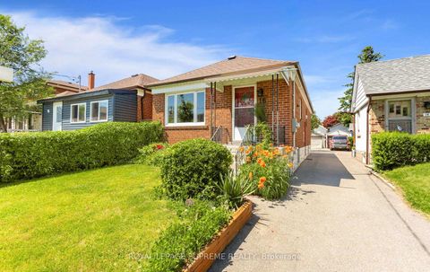 Photo 1 at 16 East Drive, Smythe, Toronto