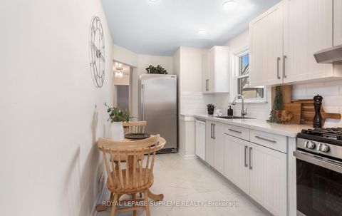 Photo 10 at 16 East Drive, Smythe, Toronto