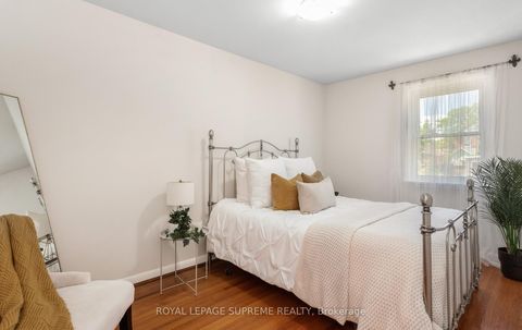 Photo 15 at 16 East Drive, Smythe, Toronto