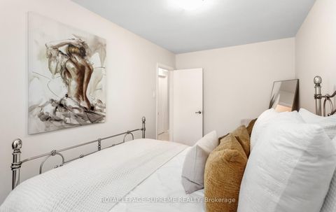 Photo 17 at 16 East Drive, Smythe, Toronto
