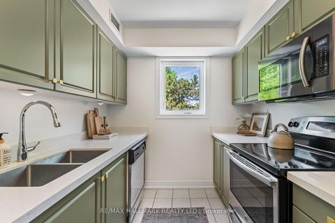 Photo 10 at 305 - 1941 Queen Street E, The Beaches, Toronto