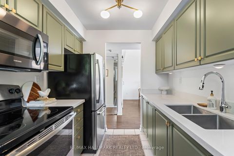 Photo 12 at 305 - 1941 Queen Street E, The Beaches, Toronto