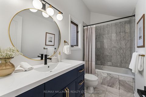 Photo 22 at 305 - 1941 Queen Street E, The Beaches, Toronto