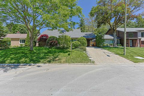 Photo 2 at 21 Truxford Road, Donalda, Toronto