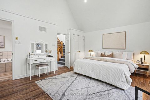 Photo 13 at 423 Manor Road E, Mount Pleasant East, Toronto