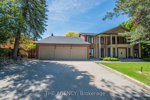 Photo 2 at 7 Shady Oaks Crescent, York Mills, Toronto