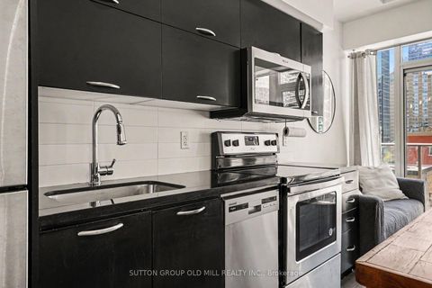 Photo 3 at 713 - 126 Simcoe Street, Waterfront Communities C1, Toronto