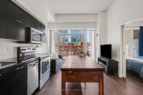 Photo 9 at 713 - 126 Simcoe Street, Waterfront Communities C1, Toronto