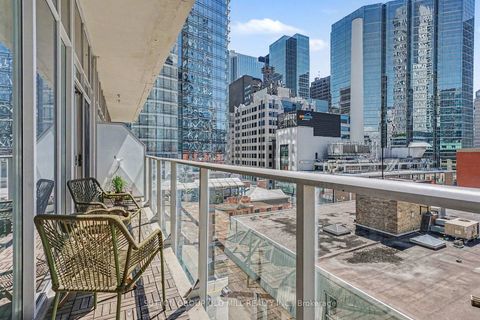 Photo 12 at 713 - 126 Simcoe Street, Waterfront Communities C1, Toronto