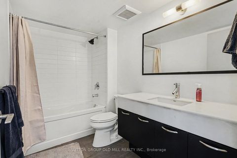 Photo 17 at 713 - 126 Simcoe Street, Waterfront Communities C1, Toronto