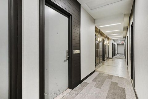 Photo 18 at 713 - 126 Simcoe Street, Waterfront Communities C1, Toronto