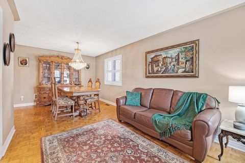 Photo 7 at 30 Graceview Court, Vaughan Grove, Vaughan