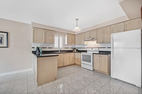 Photo 10 at 30 Graceview Court, Vaughan Grove, Vaughan