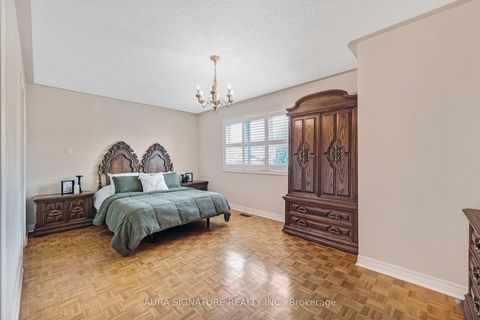 Photo 16 at 30 Graceview Court, Vaughan Grove, Vaughan