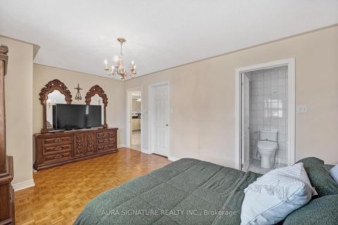 Photo 18 at 30 Graceview Court, Vaughan Grove, Vaughan