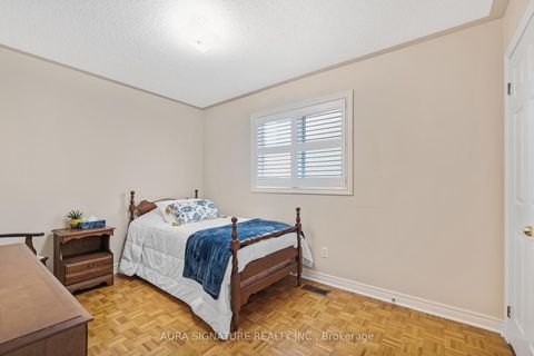 Photo 23 at 30 Graceview Court, Vaughan Grove, Vaughan
