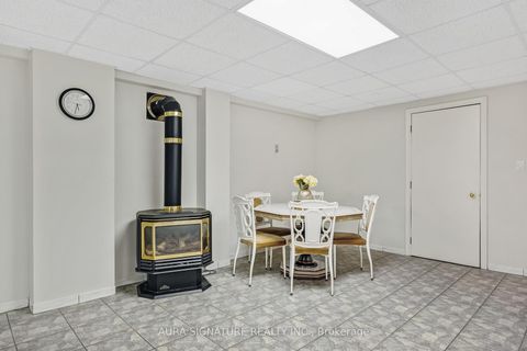 Photo 26 at 30 Graceview Court, Vaughan Grove, Vaughan