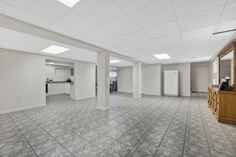 Photo 27 at 30 Graceview Court, Vaughan Grove, Vaughan