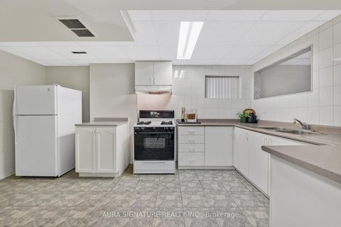Photo 28 at 30 Graceview Court, Vaughan Grove, Vaughan