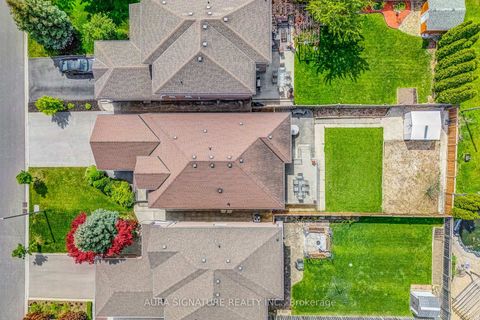 Photo 33 at 30 Graceview Court, Vaughan Grove, Vaughan