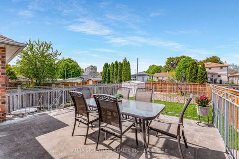 Photo 40 at 30 Graceview Court, Vaughan Grove, Vaughan