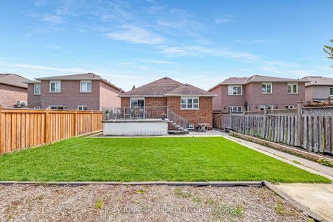Photo 41 at 30 Graceview Court, Vaughan Grove, Vaughan
