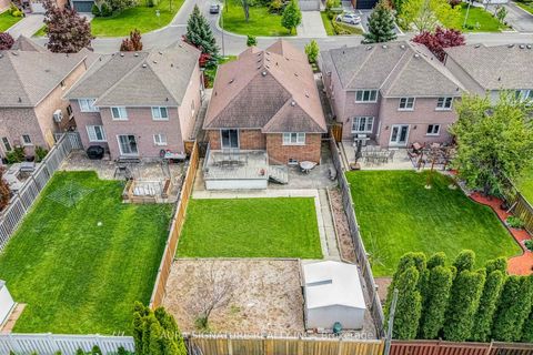 Photo 42 at 30 Graceview Court, Vaughan Grove, Vaughan