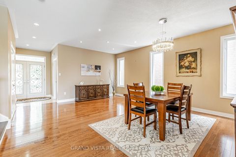 Photo 3 at 31 Routledge Drive, Oak Ridges, Richmond Hill