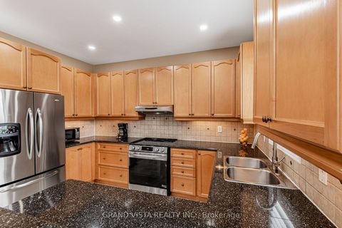 Photo 7 at 31 Routledge Drive, Oak Ridges, Richmond Hill