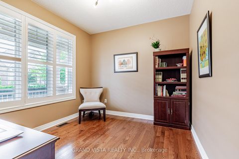 Photo 10 at 31 Routledge Drive, Oak Ridges, Richmond Hill