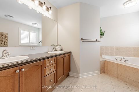 Photo 16 at 31 Routledge Drive, Oak Ridges, Richmond Hill