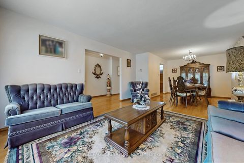 Photo 2 at 6 Kelvinway Drive, L'Amoreaux, Toronto