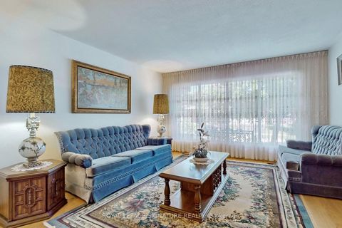 Photo 3 at 6 Kelvinway Drive, L'Amoreaux, Toronto