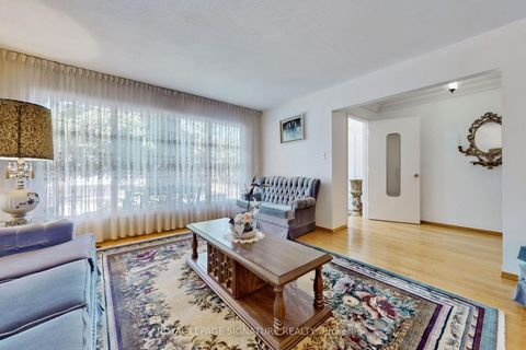 Photo 11 at 6 Kelvinway Drive, L'Amoreaux, Toronto