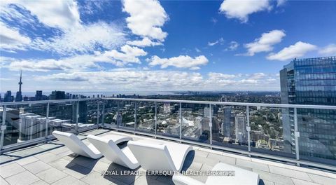Photo 11 at 4202 - 1 Yorkville Avenue, Annex, Toronto