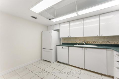 Photo 11 at 209 - 360 Bloor Street E, Moore Park, Toronto