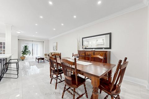 Photo 10 at 8A Casa Grande Street, Westbrook, Richmond Hill