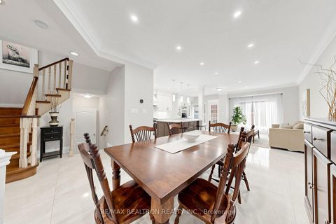 Photo 13 at 8A Casa Grande Street, Westbrook, Richmond Hill