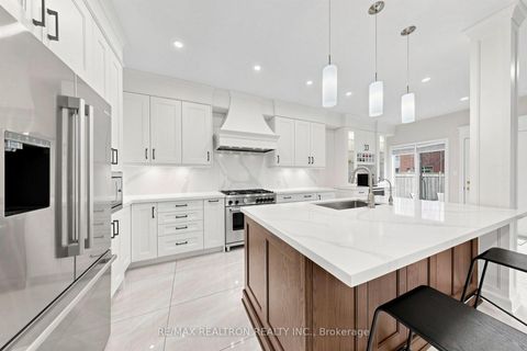 Photo 16 at 8A Casa Grande Street, Westbrook, Richmond Hill