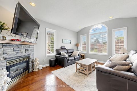 Photo 28 at 8A Casa Grande Street, Westbrook, Richmond Hill