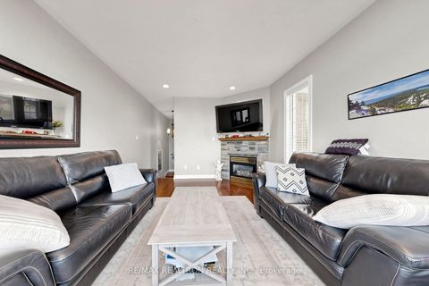 Photo 30 at 8A Casa Grande Street, Westbrook, Richmond Hill