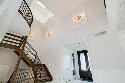 Photo 5 at 2 Poplar Drive, Oak Ridges, Richmond Hill